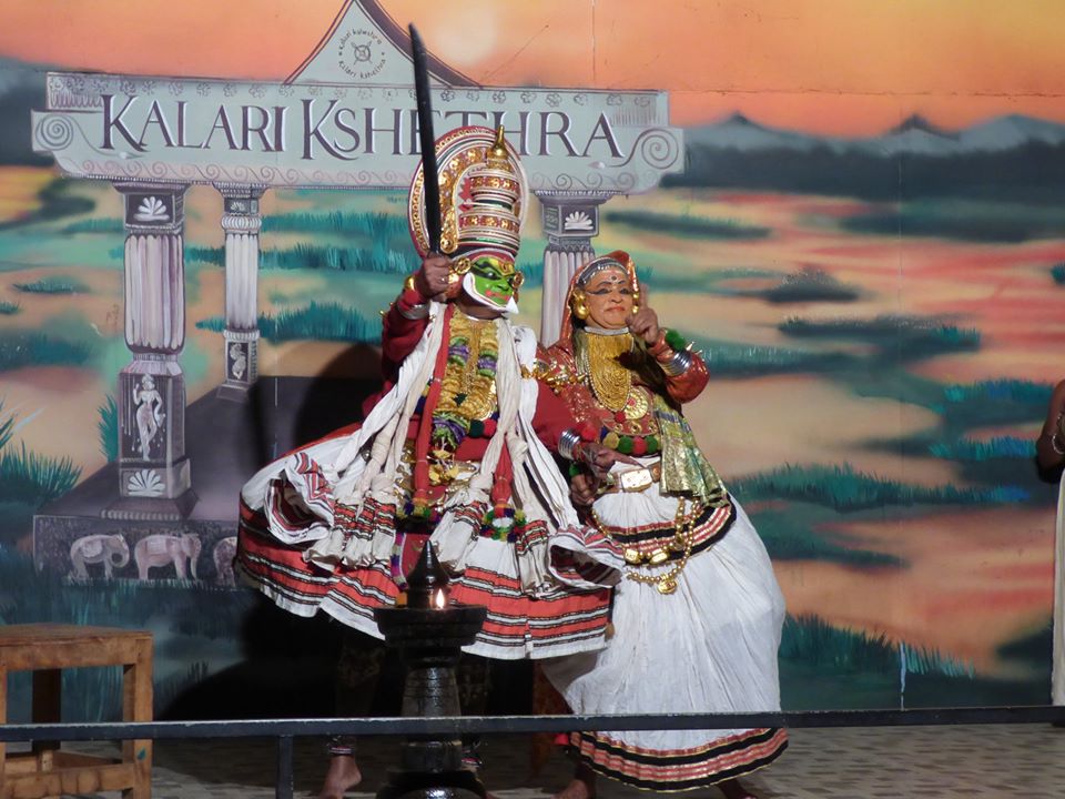 kathakali-at-kalari-kshethra-featured